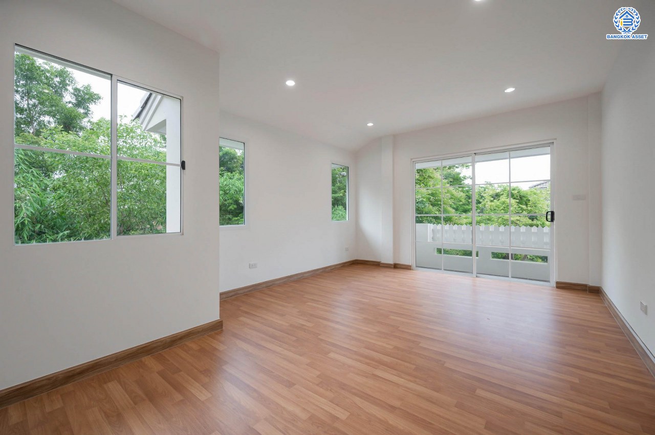 บ้านมือสองตกแต่งใหม่ โครงการ ชัยพฤกษ์2 ราชพฤกษ์-ติวานนท์ หลังมุม เนื้อที่ 57.30 ตร.ว. ฟังก์ชัน 3 ห้องนอน 2 ห้องน้ำ จอดรถได้ 2 คัน บรรยากาศเงียบสงบเป็นส่วนตัว สิ่งอำนวยความสะดวกมากมาย! บนทำเลศักยภาพ หน้าโครงการติดถนนใหญ่ เชื่อมต่อถนนราชพฤกษ์ ใกล้จุดขึ้นทางด่วน "ศรีสมาน"...